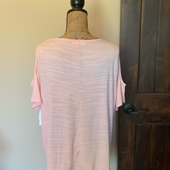 LAST ONE! HOST PICK! Pretty pink cold shoulder plus top-New! - Picture 4 of 4